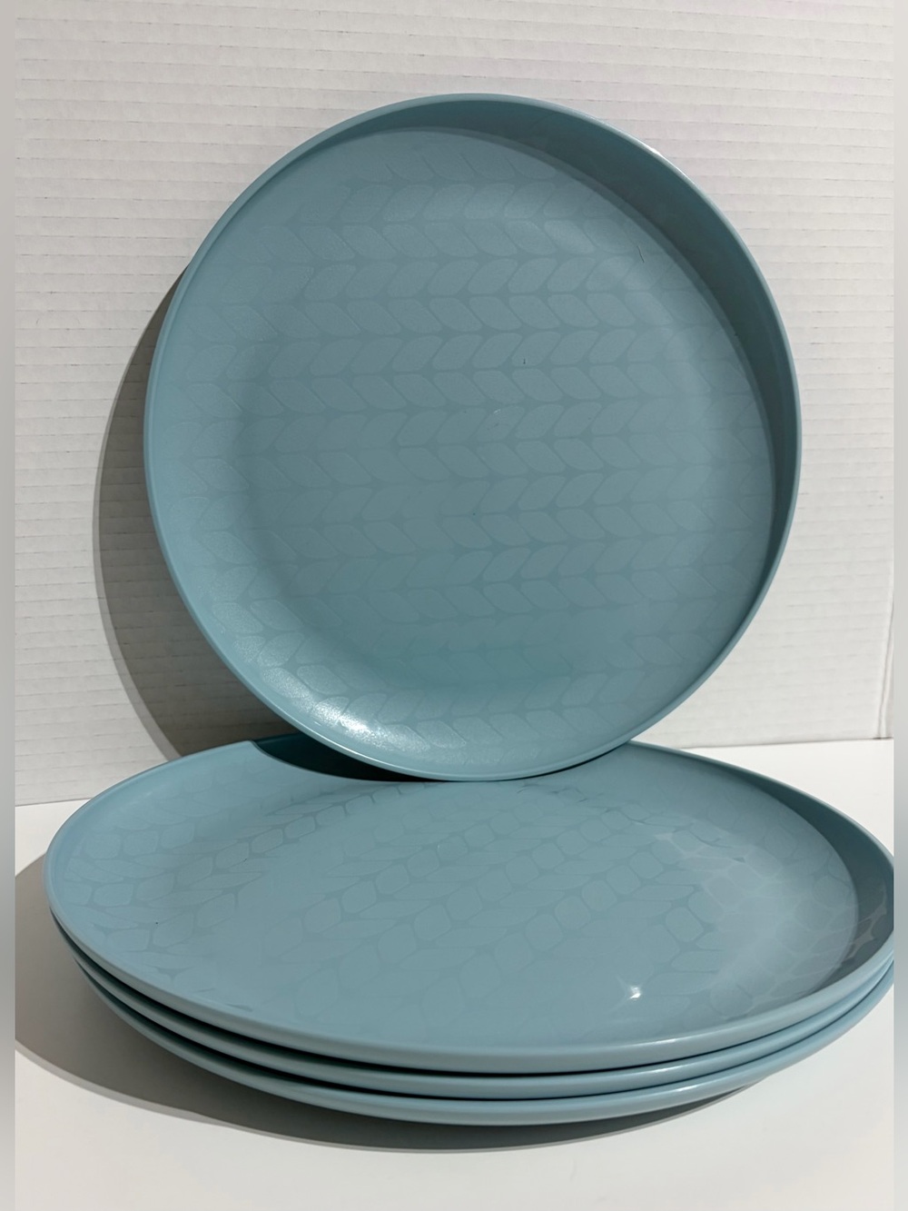 Set 4 Mainstays 10.5” Interwoven Etched Plastic Dinner Plate Blue Plates NEW